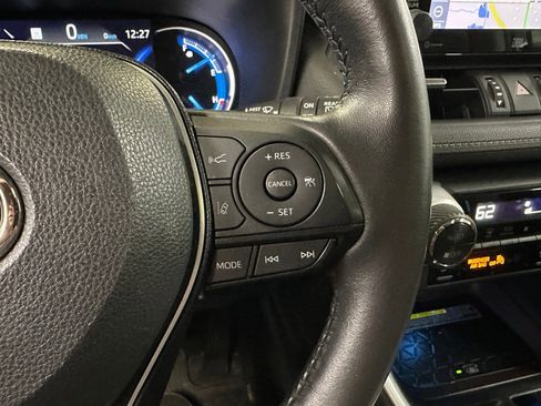 Used 2020 Toyota RAV4 Limited image 9