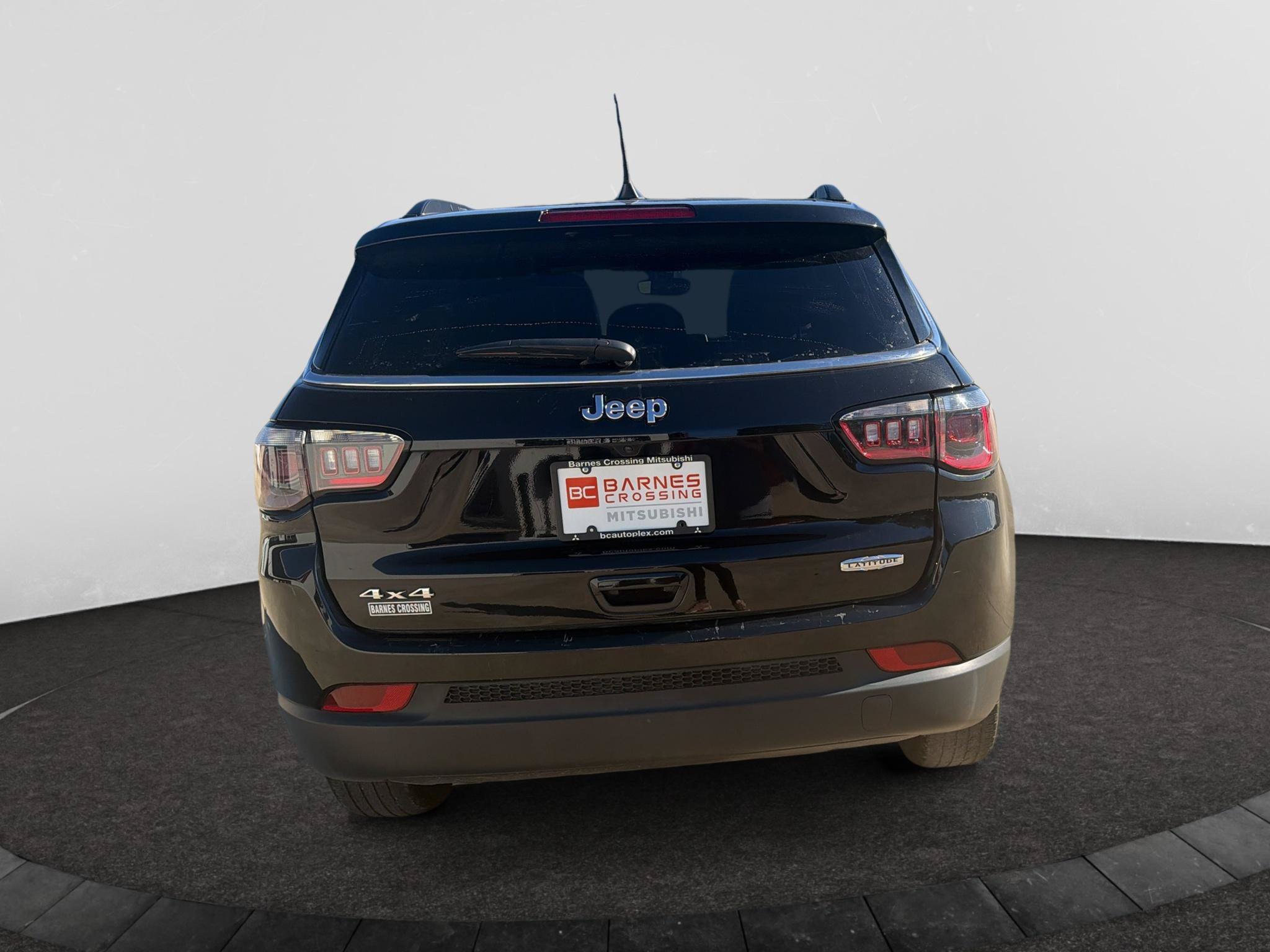 Used 2025 Jeep Compass Latitude AWD/4WD image 4