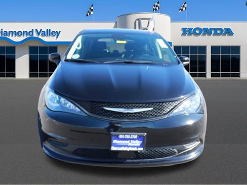 Used 2024 Chrysler Voyager LX image 2