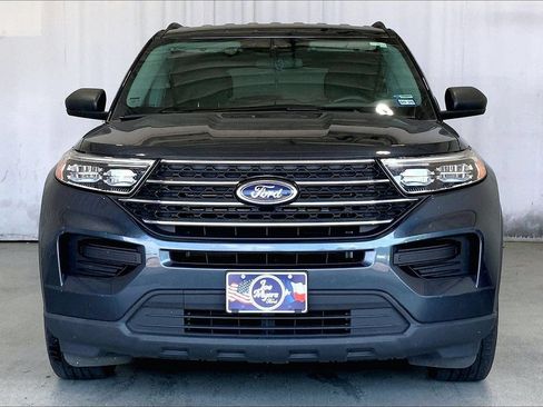 Used 2024 Ford Explorer XLT RWD image 3