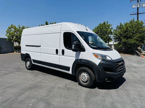 Used 2025 RAM ProMaster 2500 w/ Convenience Group FWD image 4