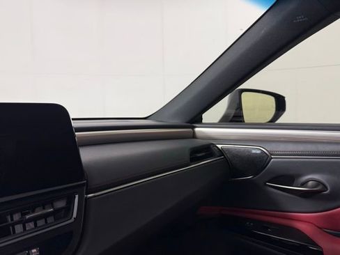 Used 2024 Lexus ES 300h F Sport image 14