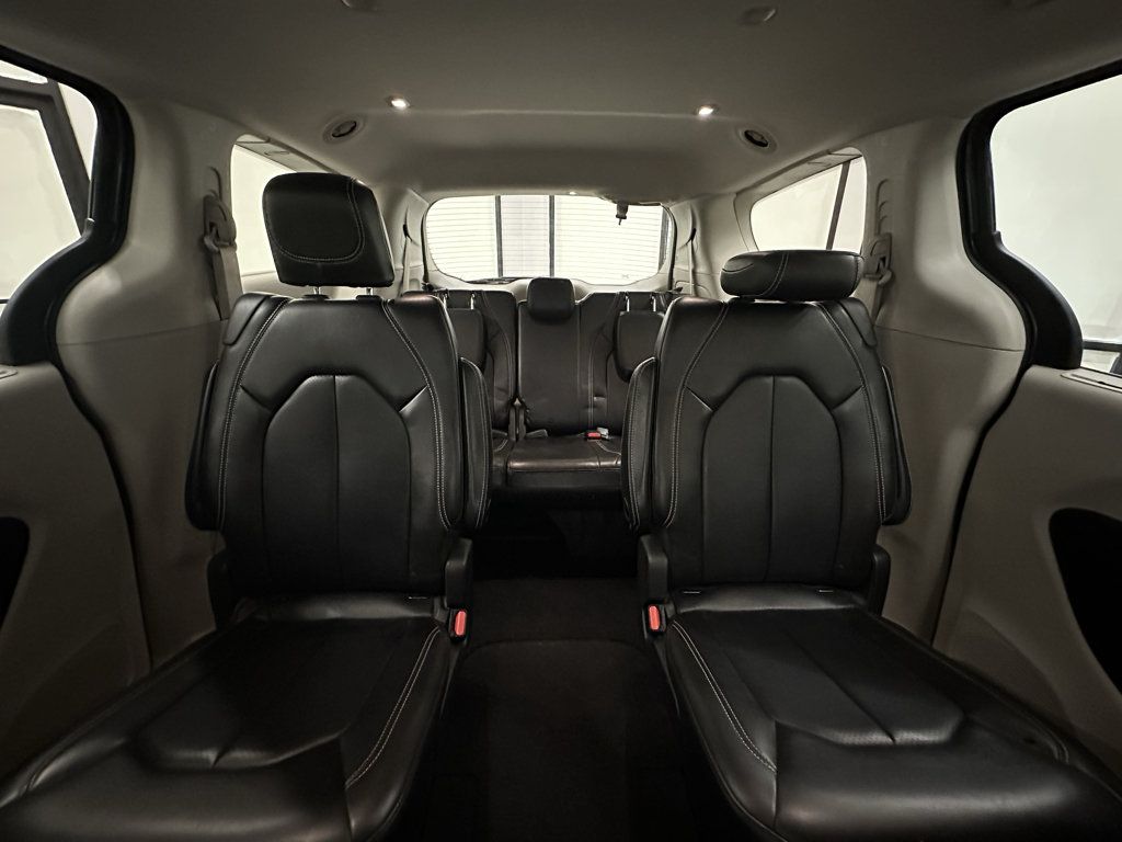 Used 2020 Chrysler Voyager Lxi FWD image 31