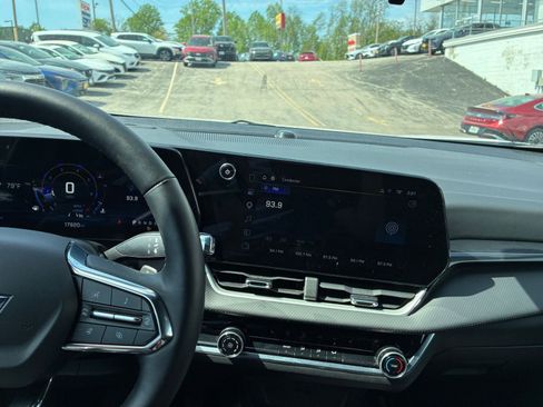 Used 2025 Chevrolet Equinox LT image 17