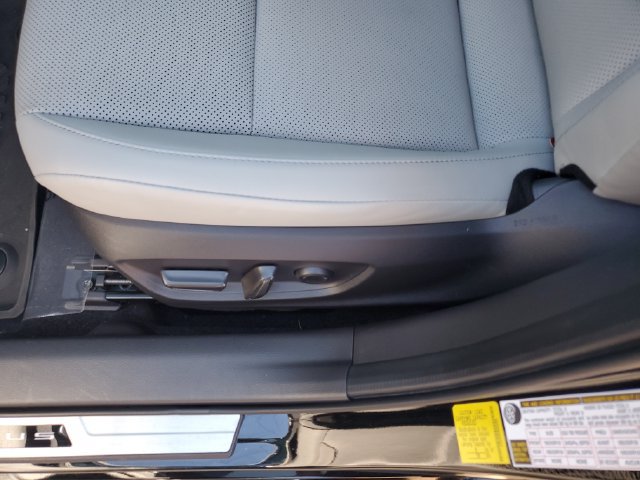Used 2024 Toyota Prius Limited AWD/4WD image 18