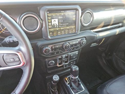 Used 2020 Jeep Wrangler Unlimited Sahara image 34