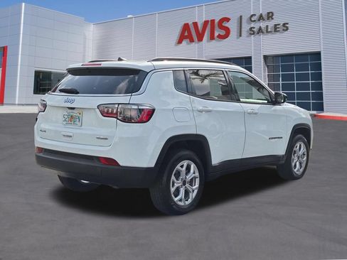 Used 2025 Jeep Compass Latitude w/ Sun & Sound Group AWD/4WD image 6