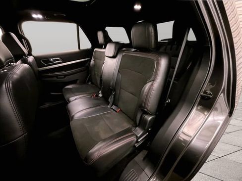 Used 2018 Ford Explorer XLT w/ Equipment Group 202A FWD image 25