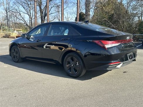 Certified 2023 Hyundai Elantra SEL image 32