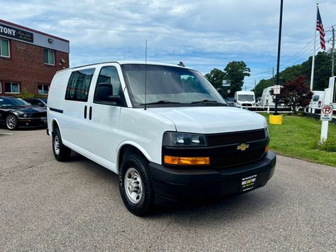 Used 2022 Chevrolet Express 2500 w/ Driver Convenience Package RWD image 3