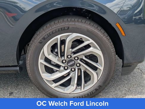 Certified 2026 Lincoln Navigator Reserve AWD/4WD image 8