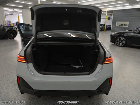 Used 2025 BMW 550e xDrive w/ Premium Package AWD/4WD image 41