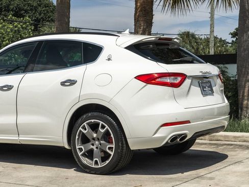 Used 2017 Maserati Levante S AWD/4WD image 4