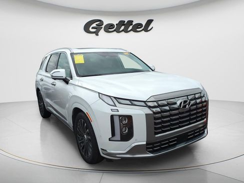 Used 2023 Hyundai Palisade Calligraphy FWD image 3