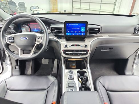 Used 2024 Ford Explorer XLT w/ Equipment Group 202A image 25