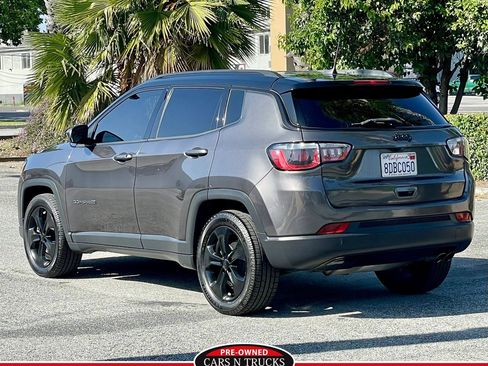Used 2018 Jeep Compass Latitude w/ Popular Equipment Group FWD image 4