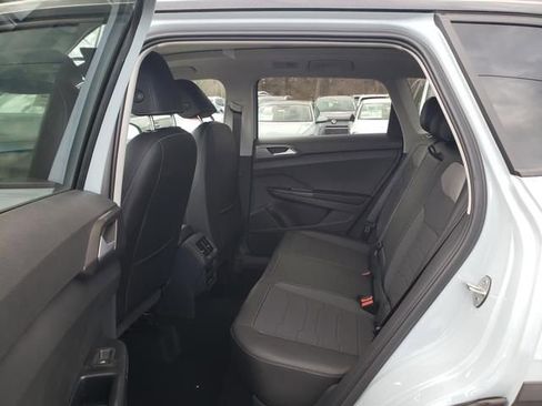 New 2026 Volkswagen Taos SE image 7