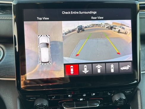 Used 2022 Jeep Grand Cherokee Limited w/ Luxury Tech Group II image 31