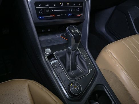 Certified 2022 Volkswagen Tiguan SE w/ Panoramic Sunroof Package image 35