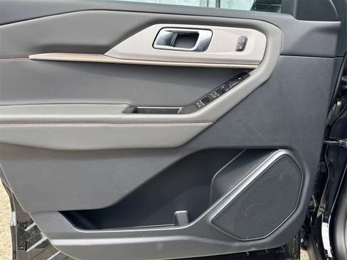 New 2025 Ford Explorer Active image 11