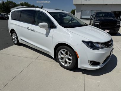 Used 2017 Chrysler Pacifica Touring-L w/ Tire & Wheel Group