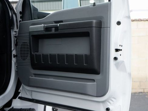 Used 2016 Ford F650 2WD Regular Cab Super Duty image 38