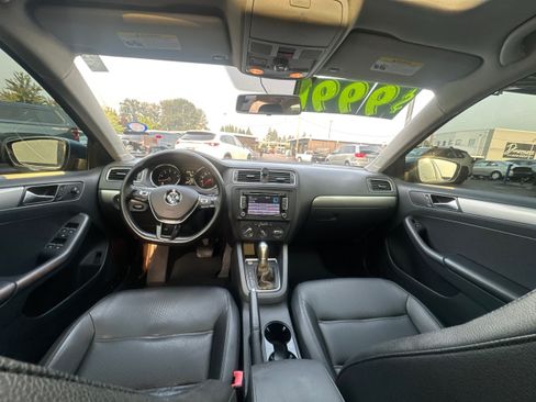 Used 2015 Volkswagen Jetta SE FWD image 29