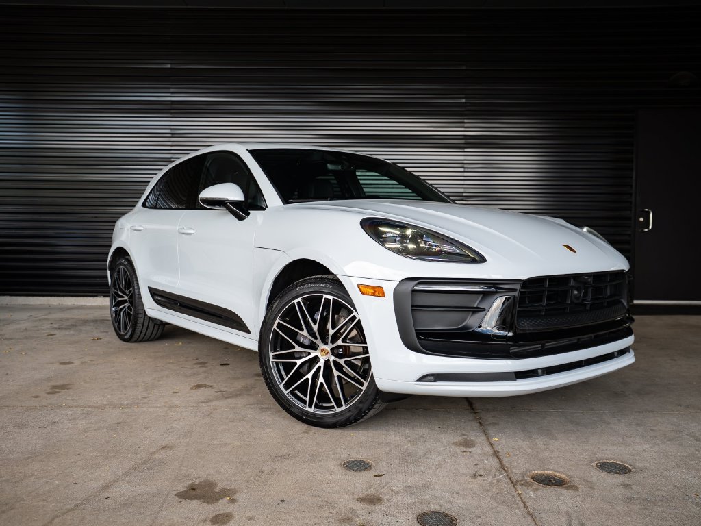Certified 2023 Porsche Macan AWD/4WD image 9