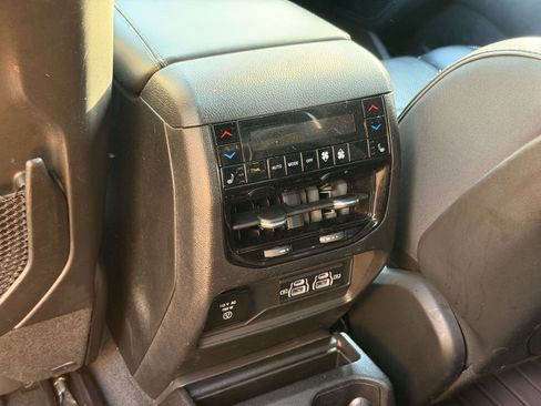 Used 2022 Jeep Grand Cherokee L Overland w/ Advanced Protech Group III AWD/4WD image 36