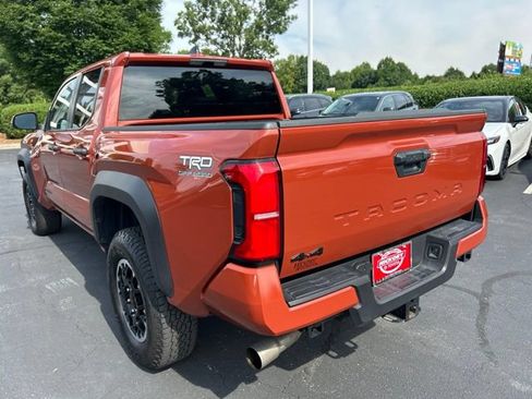Used 2025 Toyota Tacoma TRD Off-Road AWD/4WD image 11