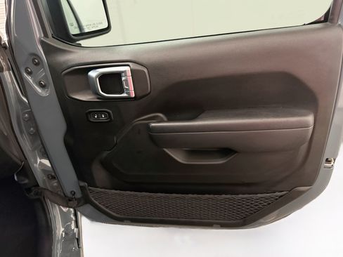 Used 2024 Jeep Wrangler Unlimited w/ Convenience Group AWD/4WD image 32