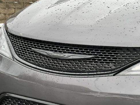 Used 2020 Chrysler Pacifica Touring-L Plus image 35
