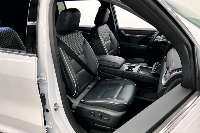 Used 2024 GMC Acadia Denali AWD/4WD image 8