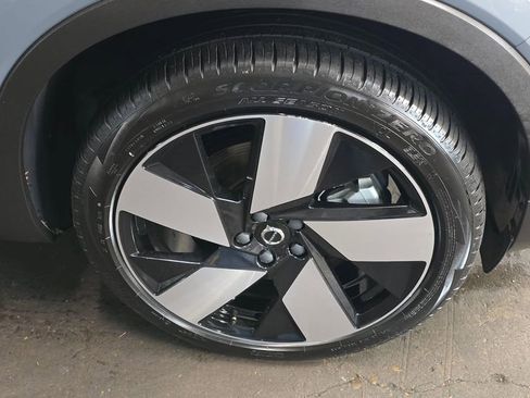 Certified 2023 Volvo XC40 Recharge Ultimate image 9