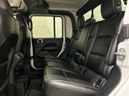 Used 2021 Jeep Gladiator Overland w/ Popular Equipment Package image 8