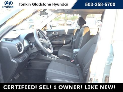 Certified 2025 Hyundai Venue SEL image 9