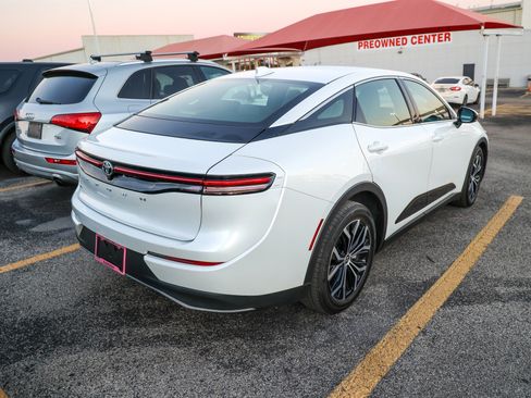 Used 2023 Toyota Crown Limited image 9