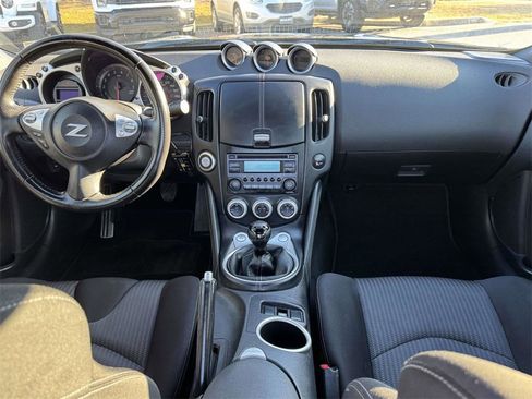 Used 2020 Nissan 370Z Base image 3