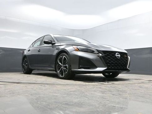 Used 2025 Nissan Altima 2.5 SR FWD image 44