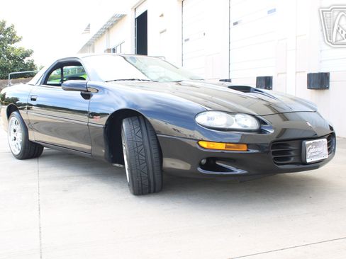 Used 2002 Chevrolet Camaro Z28 w/ SS Performance/Appearance Pkg RWD image 30