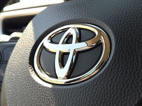 Certified 2025 Toyota Corolla XLE image 22