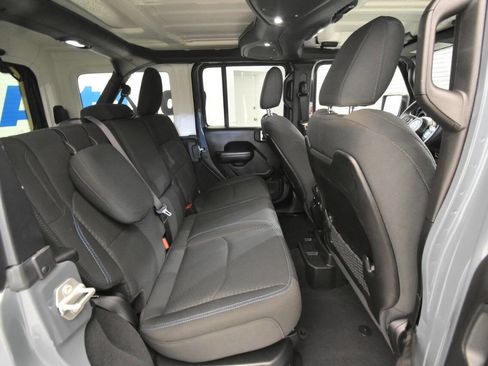 Used 2025 Jeep Wrangler Unlimited Rubicon 4xe AWD/4WD image 28