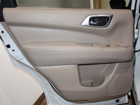 Used 2017 Nissan Pathfinder Platinum w/ Family Entertainment Package image 36