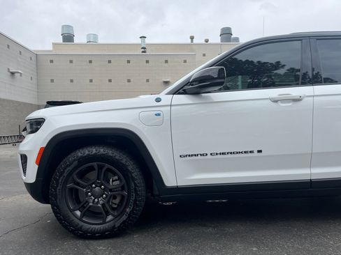 New 2025 Jeep Grand Cherokee Trailhawk AWD/4WD image 9