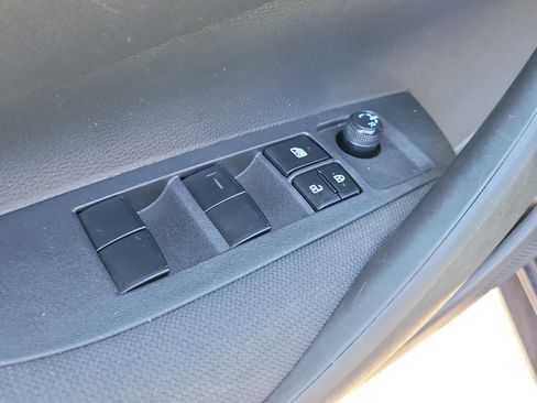 Used 2022 Toyota Corolla LE FWD image 18