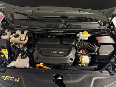 Used 2022 Chrysler Pacifica Touring-L w/ Uconnect Theater Family Group image 6