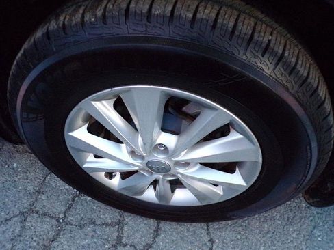 Used 2015 Kia Sedona LX image 38