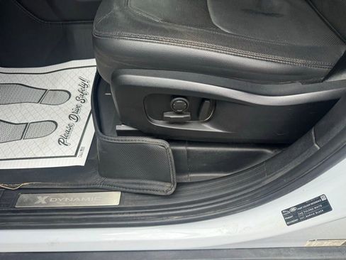 Used 2023 Land Rover Defender 110 X-Dynamic SE image 19