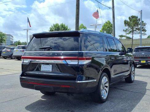 Certified 2024 Lincoln Navigator L Reserve AWD/4WD image 2