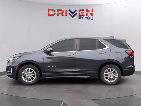 Used 2022 Chevrolet Equinox LT FWD image 2